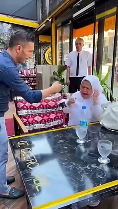 gest aur waiter funny video