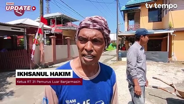 Momen HUT RI ke 79, Warga Banjarmasin Swadaya Perbaiki Jalan
