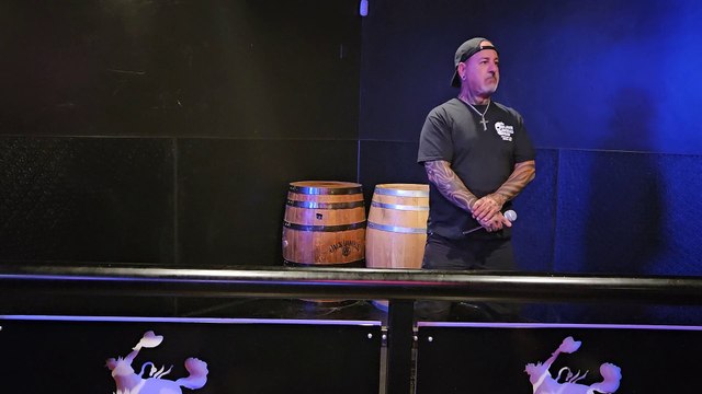 AC/DC - YOU SHOOK ME ALL NIGHT LONG (PERFORMED AT THE WESTERNER)