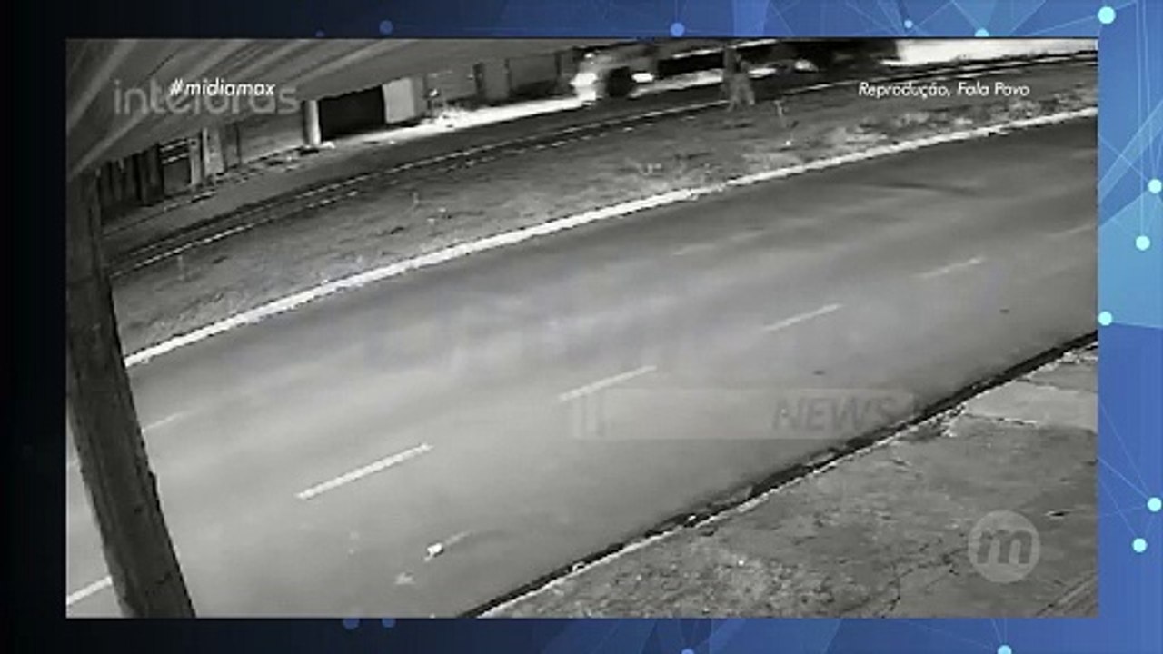 Câmera flagra caminhão invadindo casa em Campo Grande; Adolescente de 15 Anos no volante