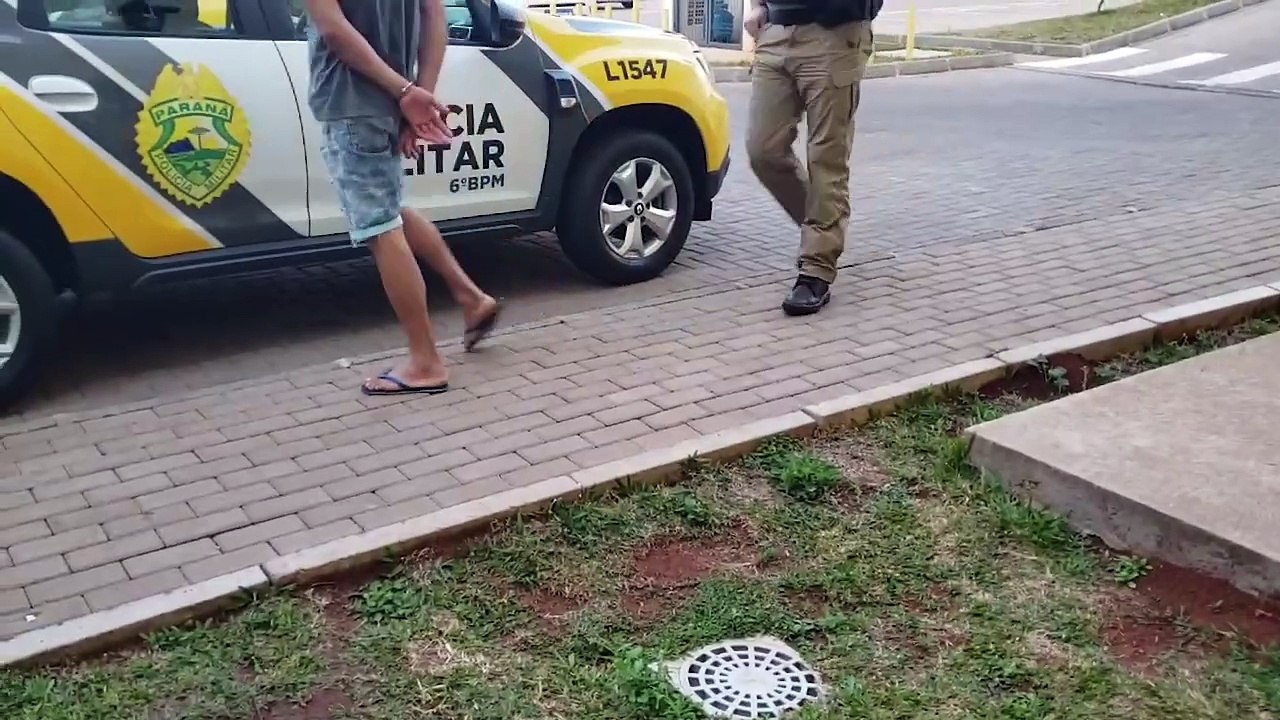 Padrasto abusado é preso após espiar a enteada de 14 anos tomando banho