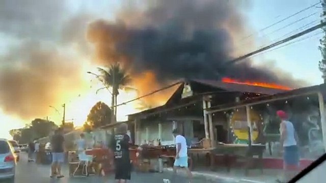 Restaurante pega fogo e assusta moradores e comerciantes em Vicente Pires