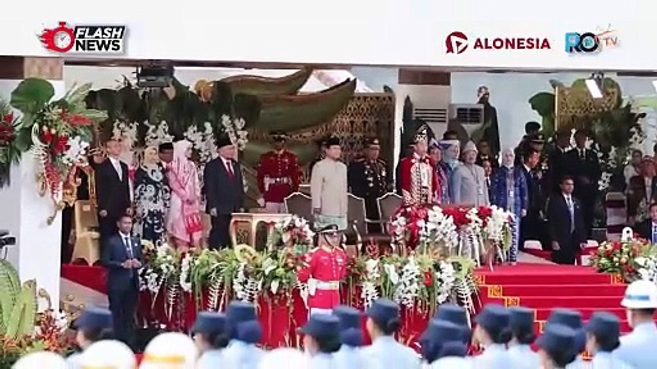 Kenakan Baju Adat Jawa Mataram Prabowo Dampingi Jokowi di Upacara Penurunan Bendera HUT RI ke-79