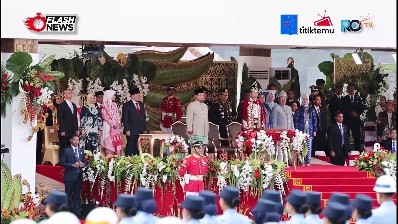 Kenakan Baju Adat Jawa Mataram Prabowo Dampingi Jokowi di Upacara Penurunan Bendera HUT RI ke-79 di IKN