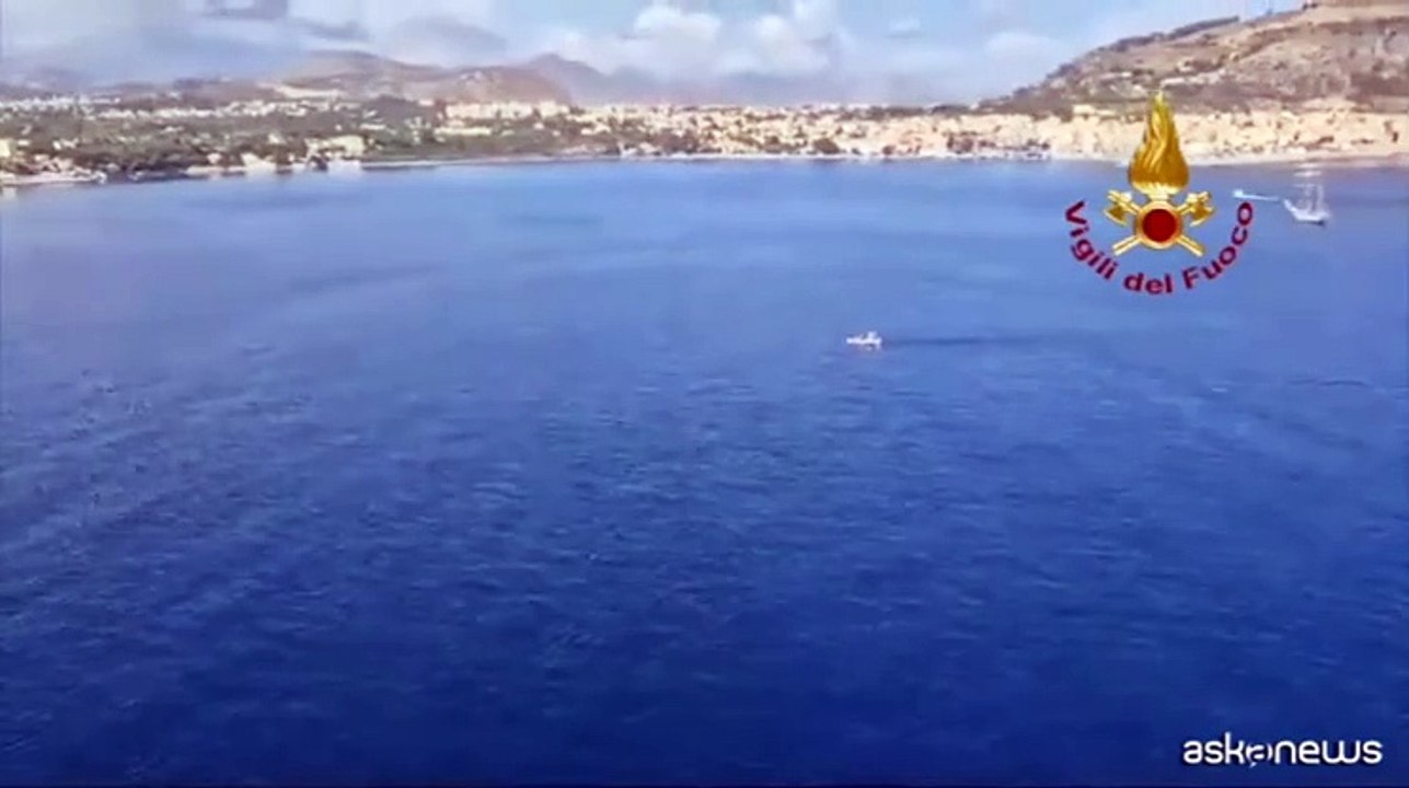 Palermo, affonda barca a vela con 22 a bordo: si cercano 7 dispersi