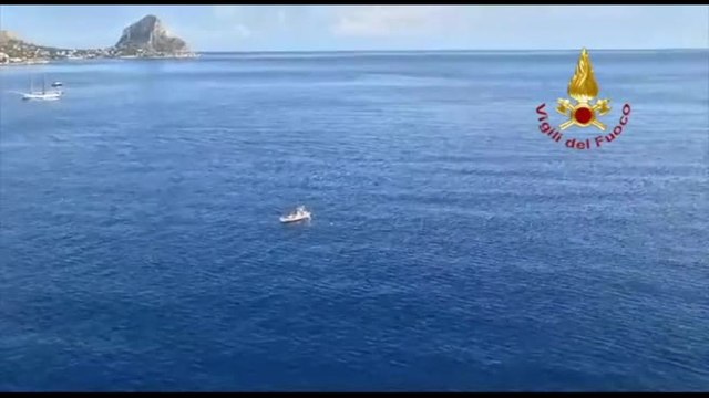 Palermo, affonda barca a vela con 22 a bordo: si cercano 7 dispersi