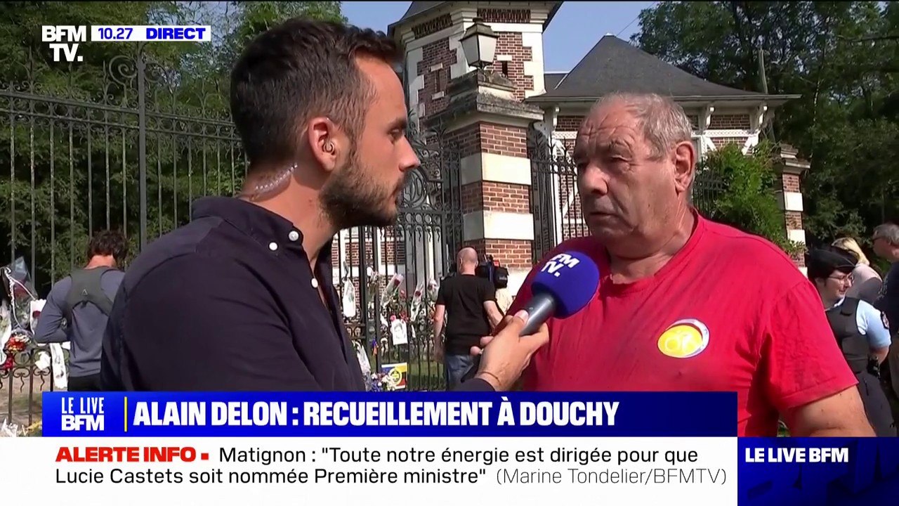 "Ma femme a gardé ses enfants": de nombreux fans se recueillent à Douchy devant la maison d'Alain Delon