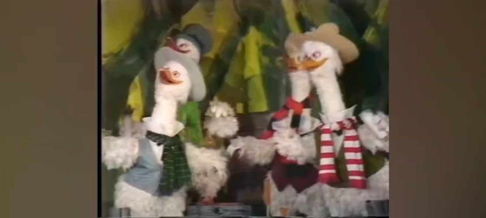 Disney Christmas Classics Medley with GlenCampbell - America Sings at Disneyland Attraction