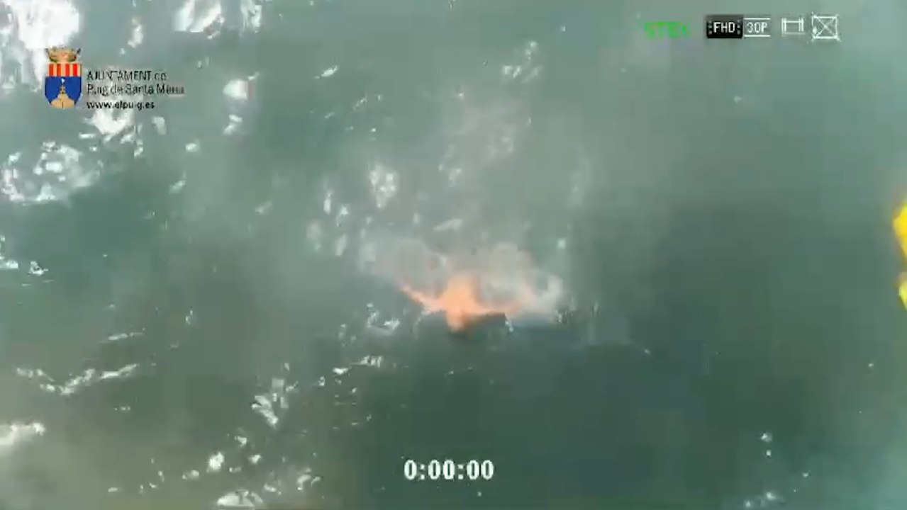 Una pareja es rescatada en la playa de El Puig gracias a un drone de salvamento