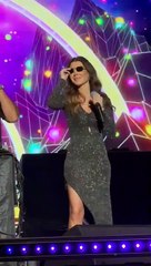 نانسي عجرم تمازح الجمهور بالنظارات السوداء