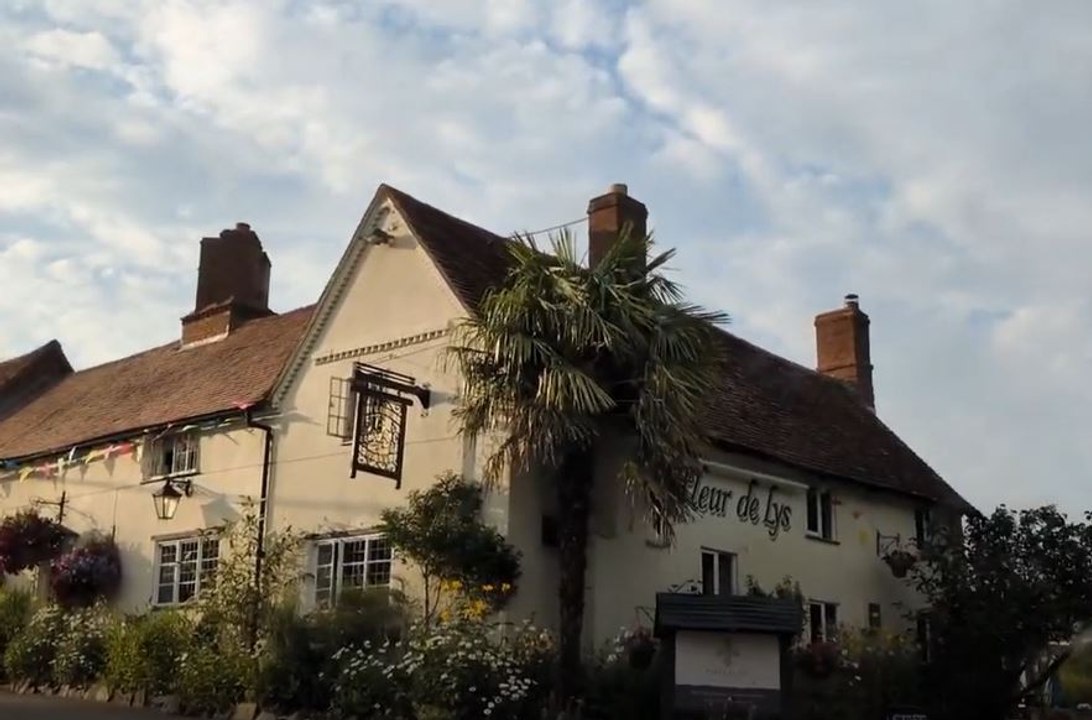 fleur de Lys pub