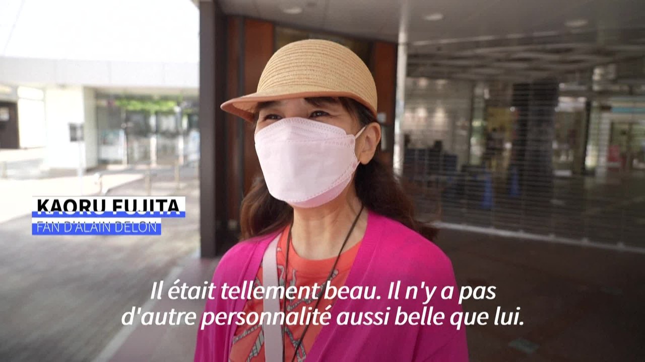 Alain Delon, véritable dieu vivant au Japon : les fans pleurent un "bel homme"