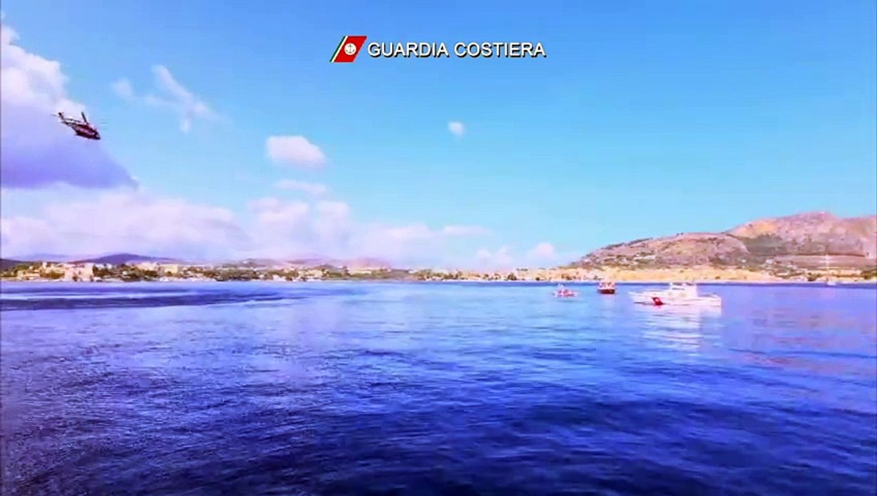 PALERMO, LA GUARDIA COSTIERA SALVA 15 PERSONE DOPO L'AFFONDAMENTO DI UNO YACHT A PORTICELLO