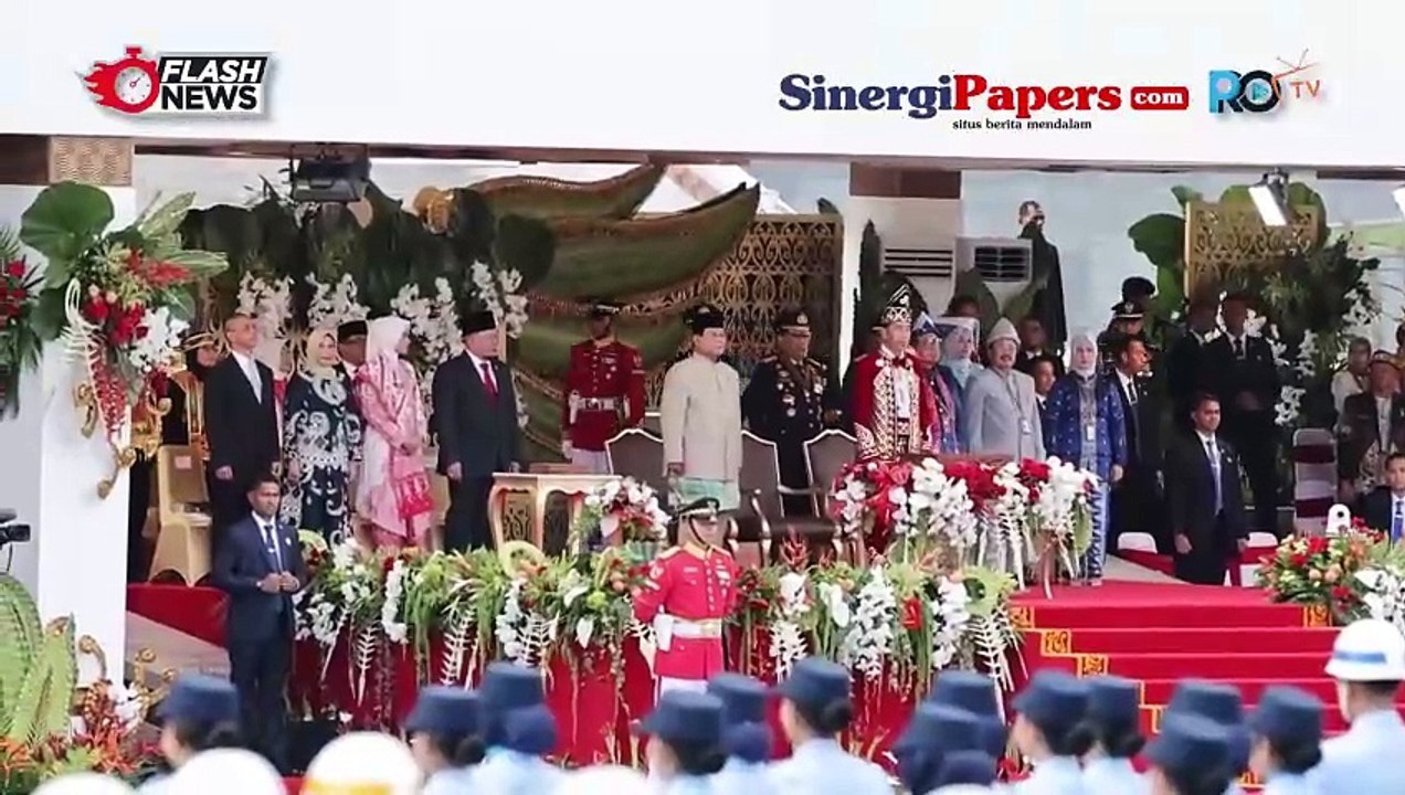 Kenakan Baju Adat Jawa Mataram Prabowo Dampingi Jokowi di Upacara Penurunan Bendera HUT RI ke-79