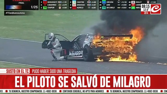 Susto en el TC: ¡Se le prendió fuego el auto en plena carrera!