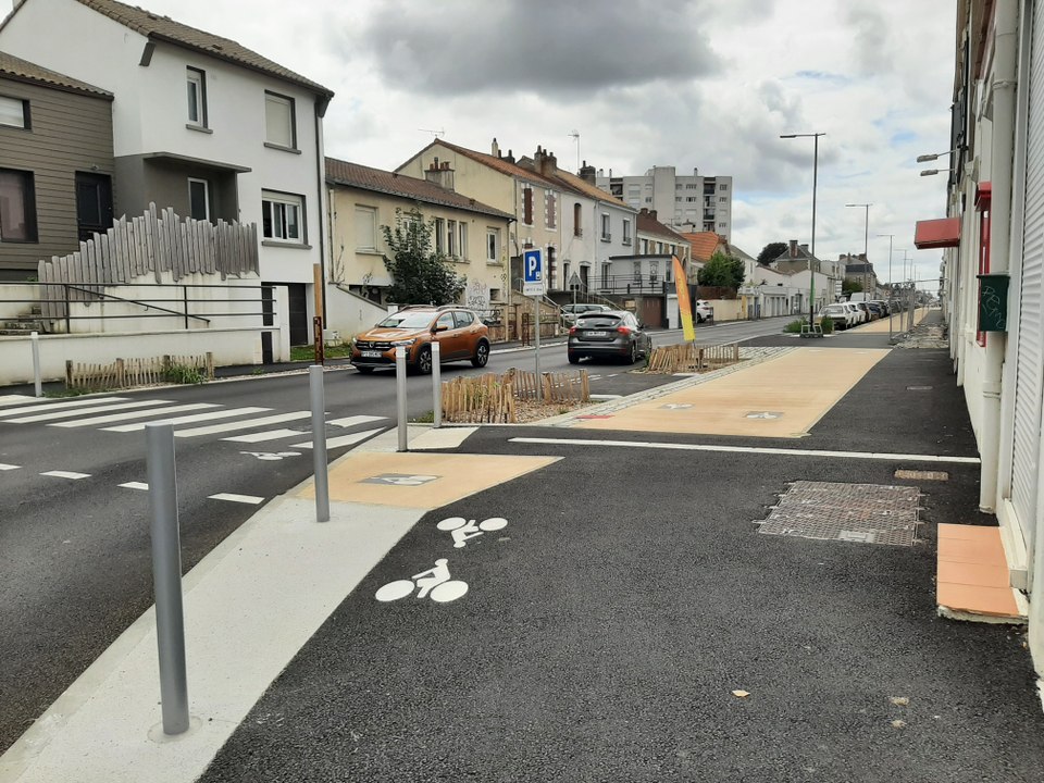 On a testé la piste cyclable de la rue Roger-Salengro