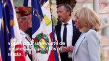 Brigitte Macron rayonnante en costume bleu ciel oversize