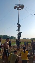 Lomba panjat pinang