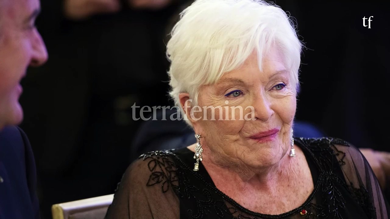 "On a tous vu les Allemands tirer..." : au bord des larmes, Line Renaud relate ses souvenirs de la Libération