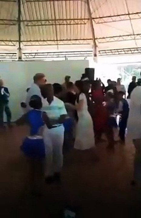 Meghan Markle y Harry bailando salsa en Colombia