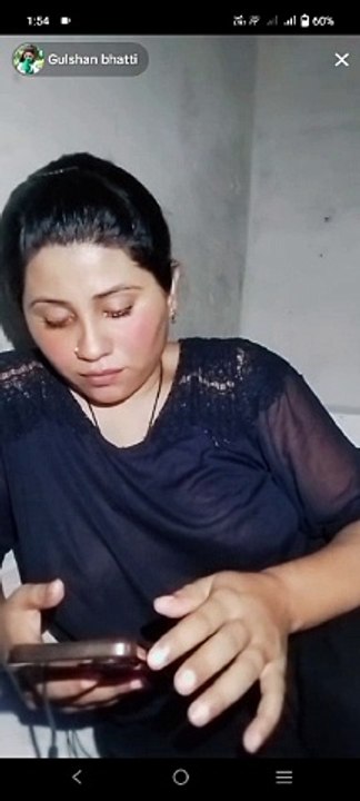 WhatsApp Video pr aajo sis baat kron gi