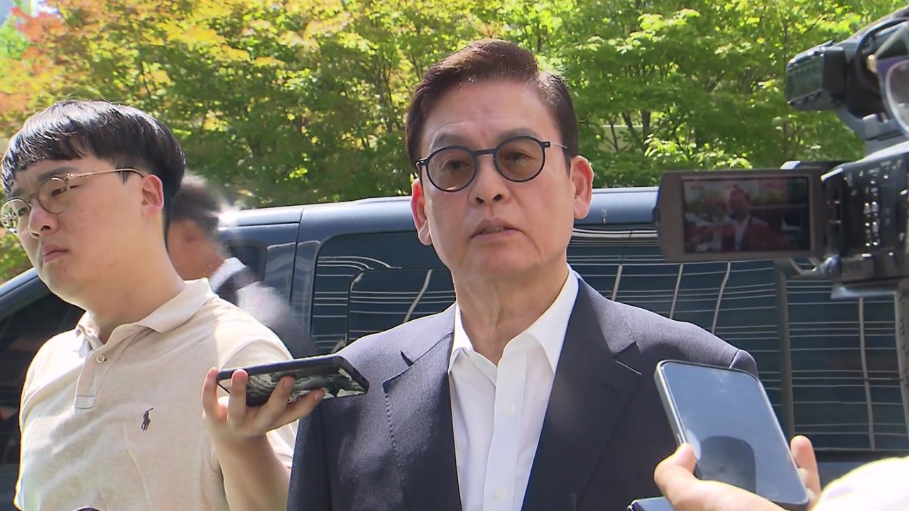 '돈 봉투 수수 의혹' 정우택 전 의원, 구속영장 기각 / YTN