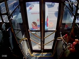 Motorista de ônibus salva criança que estava engasgada