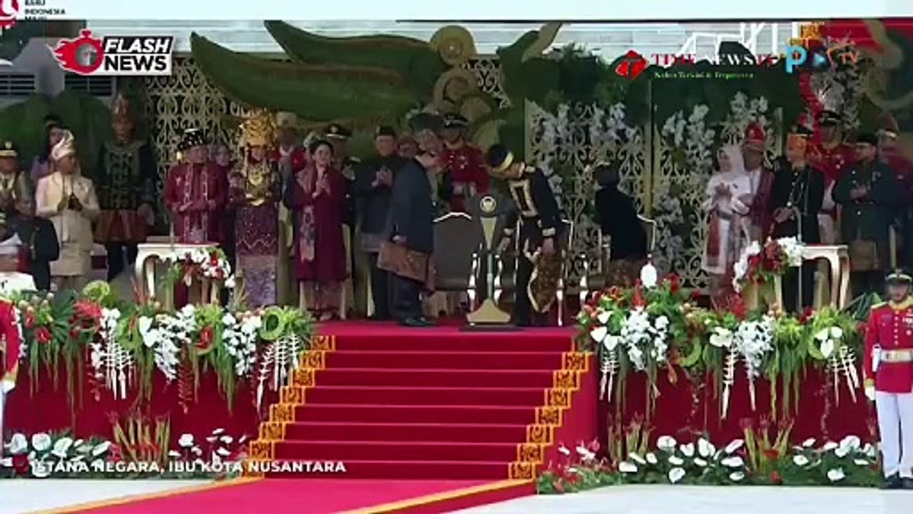 PRABOWO DAN PRESIDEN JOKOWI TAMPAK AKRAB SAAT UPACARA HUT RI KE-79 DI IKN