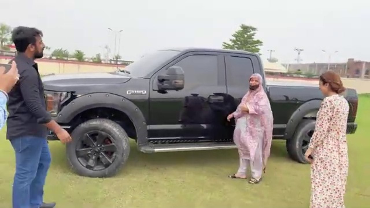 Surprising family with a new jahaz...
