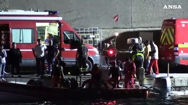 Barca affondata, proseguite nella notte le ricerche dei 6 dispersi