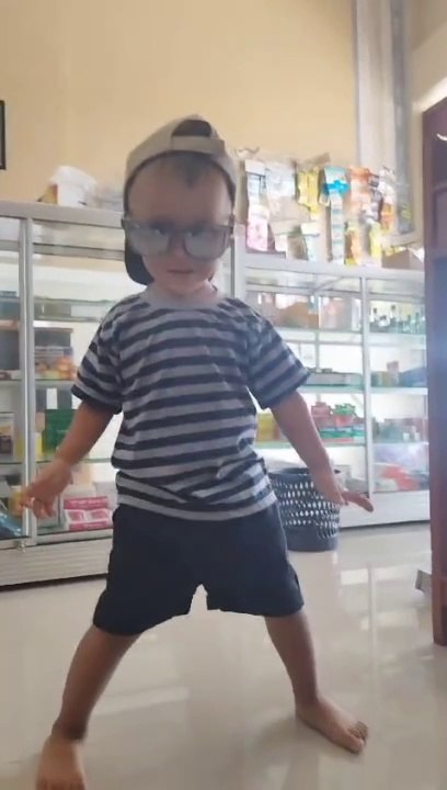 Faeyza lagi joget