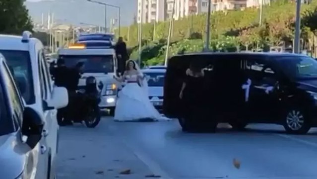 Bursa'da düğün konvoyu terörü! Yolu kesip dakikalarca oyun oynadılar