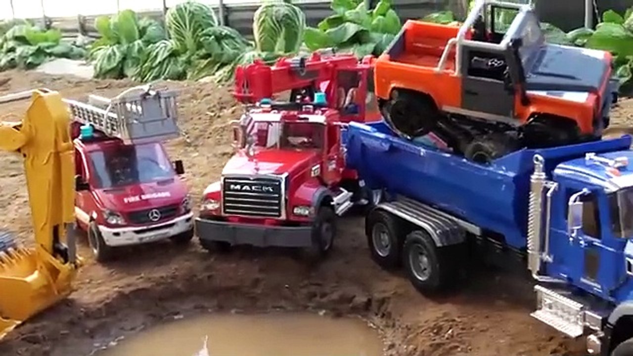 Fire_Trucks,_Dump_Trucks,_Excavator_Rescue_Cars_Toys(360p)