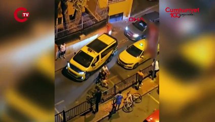 Fatih'te yol verme kavgası: Taksi şoförünü darbettiler