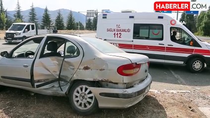 Elazığ'da otomobil ile hafif ticari çarpıştı: 8 yaralı