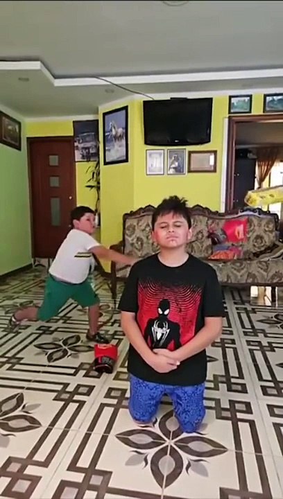 Les garçons restent des garçons... FAIL