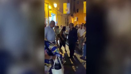 La passeggiata in centro, lo yacht al largo: i video di Madonna a Terracina