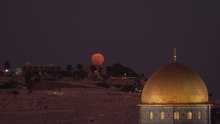 Vision mystique à Jérusalem : la "Super Lune Bleue" s'est levée derrière le Dôme du Rocher