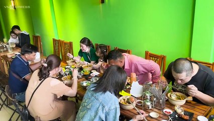 Quán bánh canh ghẹ bán 600 tô mỗi ngày