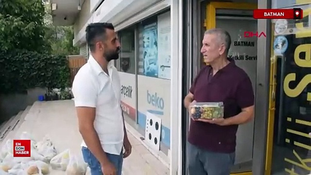 Batman'da tüccara kızdı, çöpe atmak yerine lösemili çocuklar yararına dağıttı