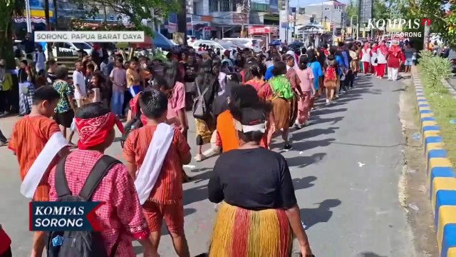 Ribuan Peserta Gunakan Pakaian Adat Meriahkan Karnaval Budaya HUT RI Ke-79 di Sorong