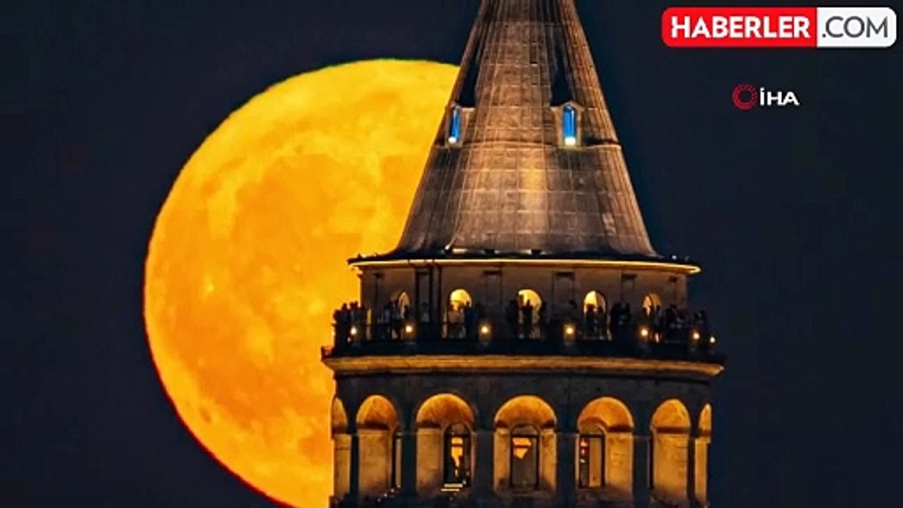 Galata Kulesi ile dolunay kartpostallık görüntüler oluşturdu