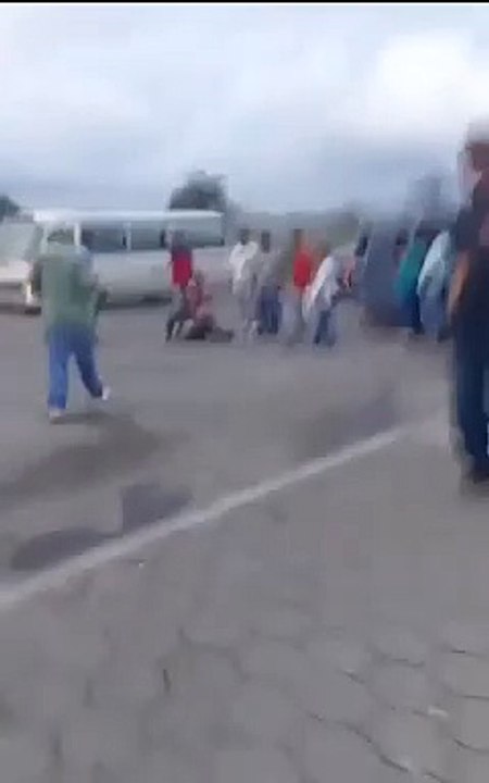 Buseros pelean a plena luz del día en SPS