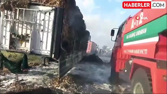 Bayramiç'te saman yüklü tırın dorsesi alev aldı, trafiğe kapanan yolda metrelerce kuyruk oluştu
