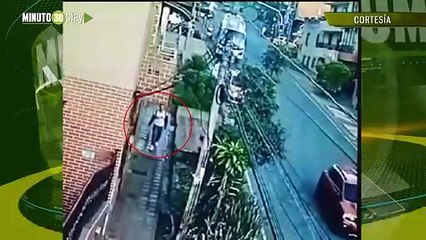 Se conoce otro video del momento exacto del accidente en Manrique, un peatón se salvó de milagro