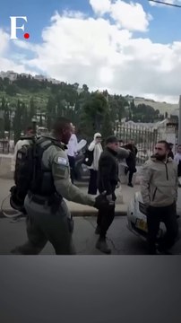 Israeli Forces Stop Some Palestinians From Entering Al-Aqsa Compound | Follow Lokprashnanews