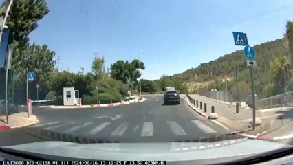 Ce conducteur ne s'attendait pas à ça... impressionnant