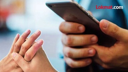 मोबाईल कसा पकडताय-_1