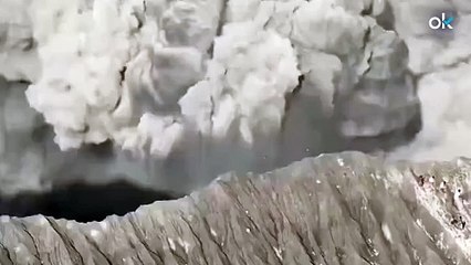 La escalofriante huida de un grupo de escaladores tras la erupción de un volcán en Indonesia
