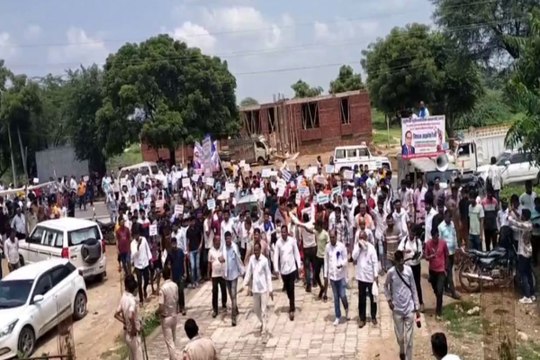 नारायणपुर: एससी एसटी के भारत बंद का मिला जुला असर, बाजार बंद कराए